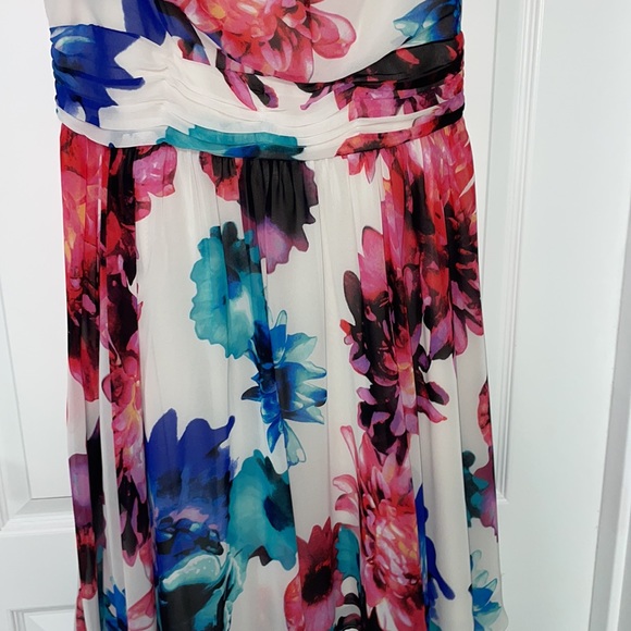 Eliza J. Beautiful floral flowy dress size 12. - Picture 12 of 15